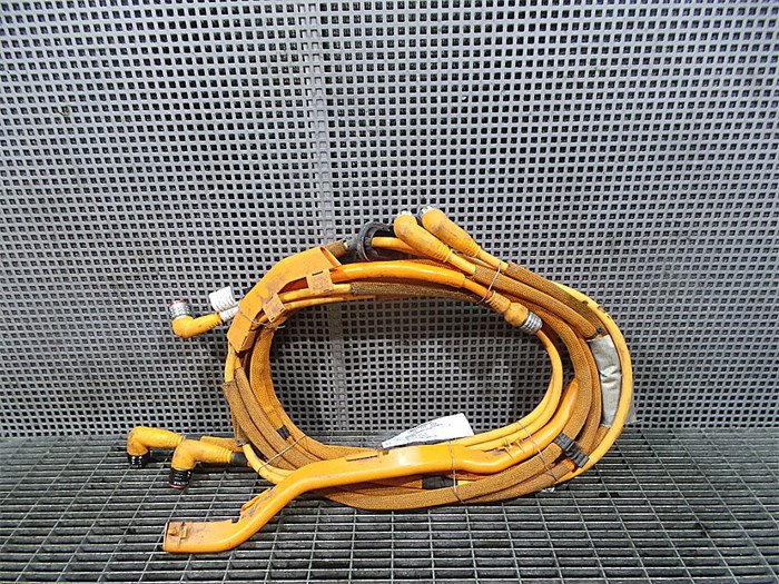 Pidennyskaapeli, akkulaturi OE REPARTS Original recycle parts